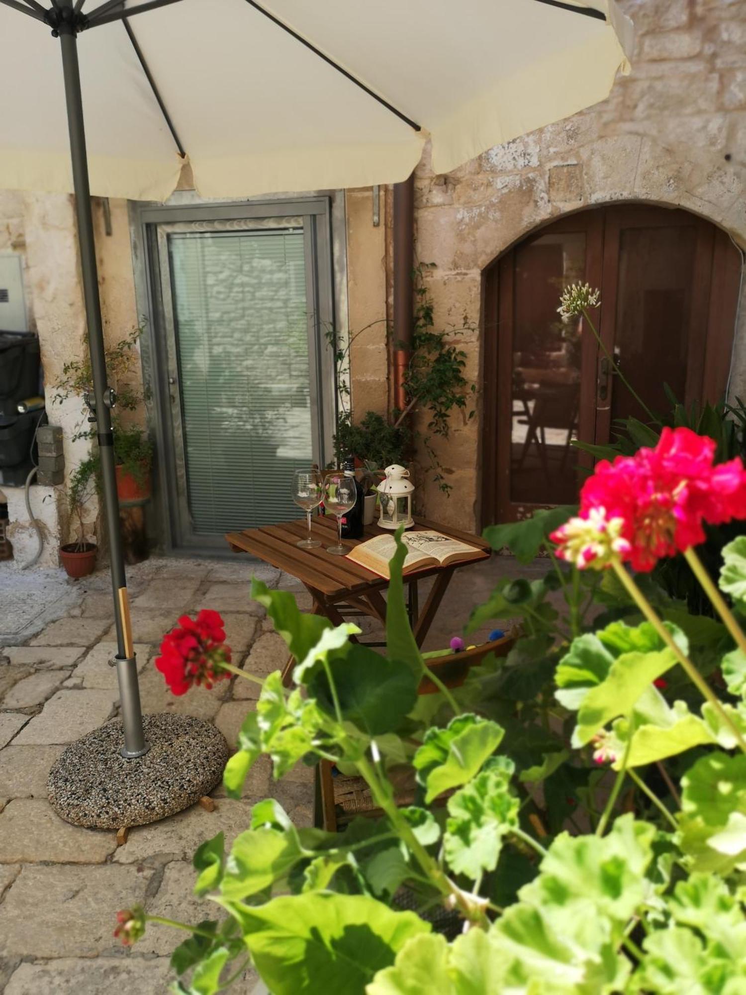 Corte Sagarriga Visconti Giovinazzo Buitenkant foto